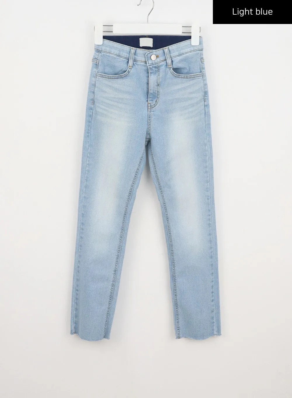 Straight Leg Jeans BY331